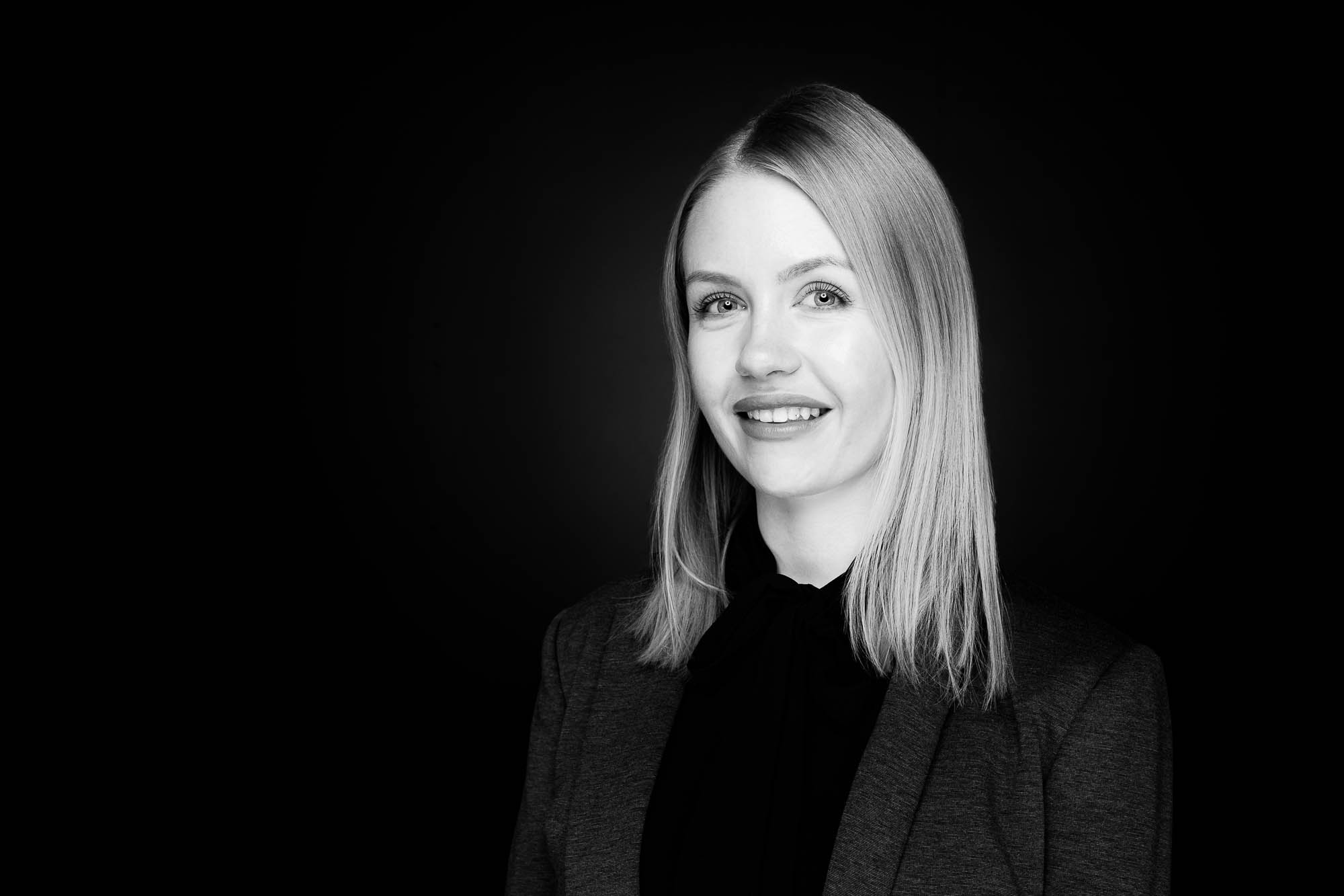 Export x3 Headshot  06083 Dez 01 2019 Bearbeitet Headshots 2019  Miro Nicole Nadine